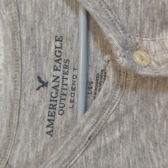 American Eagle Heathered Gray Quarter Button Legend T Large - Picture 2 of 5